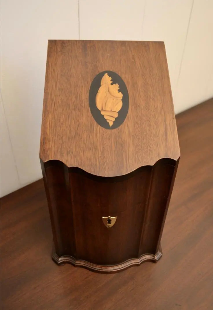 Top view of brown marble table lamp showing veining and brass neck plate